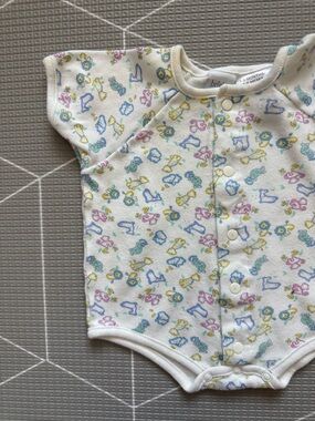 Bright future|Baby girl vintage white onesie bodysuit,pastel animal print•••3-6M